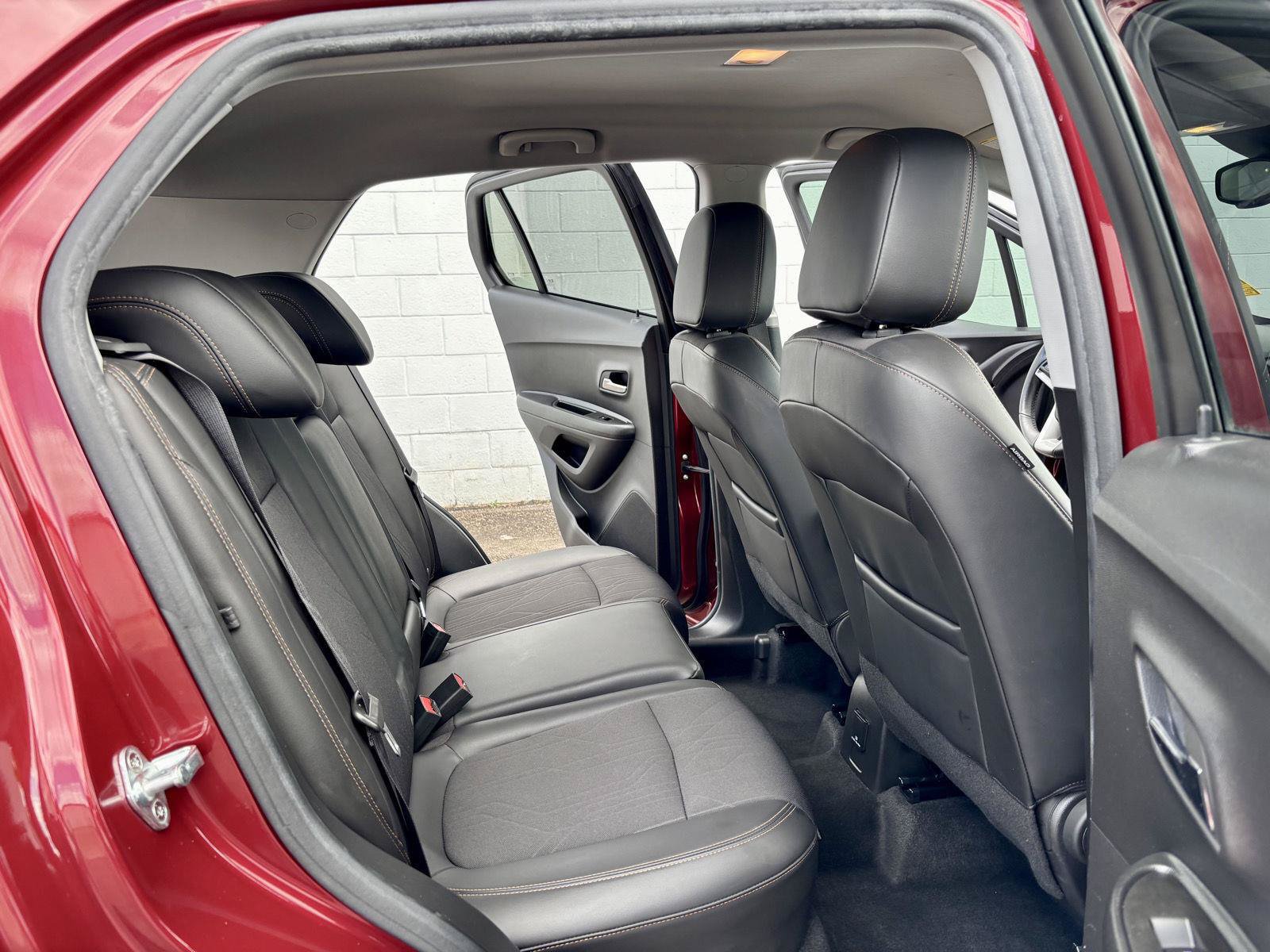 Used 2022 Chevrolet Trax LT w/ LT Convenience Package AWD/4WD image 23