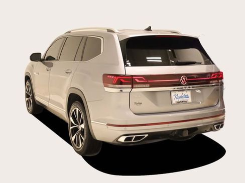 Used 2024 Volkswagen Atlas SEL Premium R-Line image 8