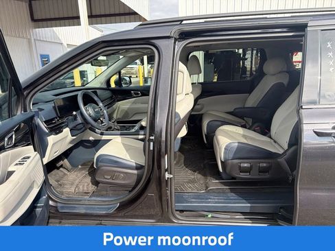 Used 2025 Kia Carnival SX Prestige FWD image 26