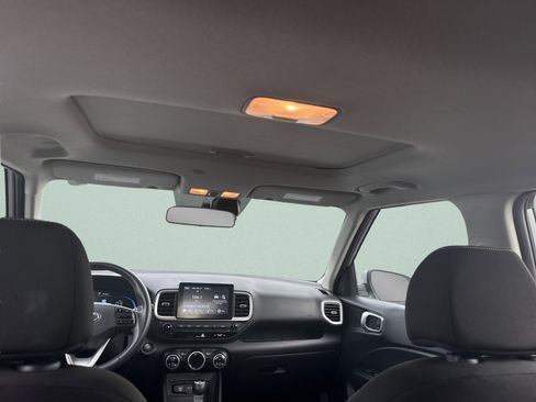Used 2025 Hyundai Venue SEL FWD image 12