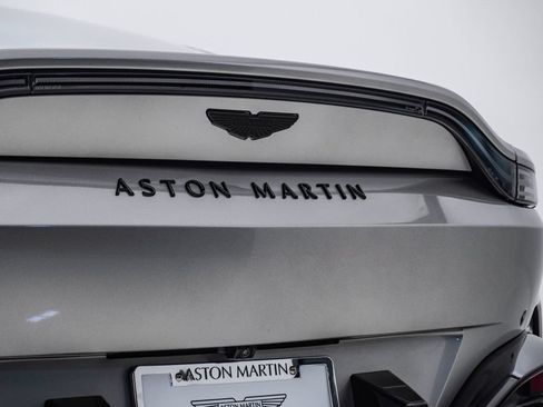 Used 2025 Aston Martin V8 Vantage Coupe RWD image 12