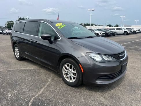 Used 2018 Chrysler Pacifica LX FWD image 3