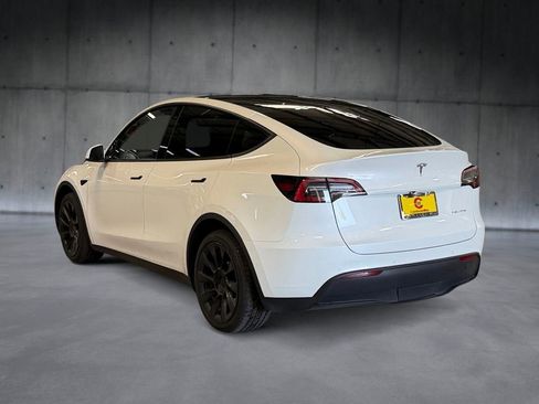 Used 2023 Tesla Model Y Long Range image 3