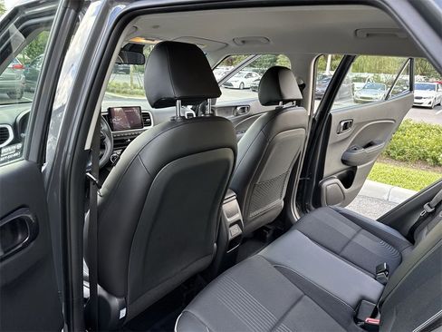 Used 2024 Hyundai Venue Limited image 35