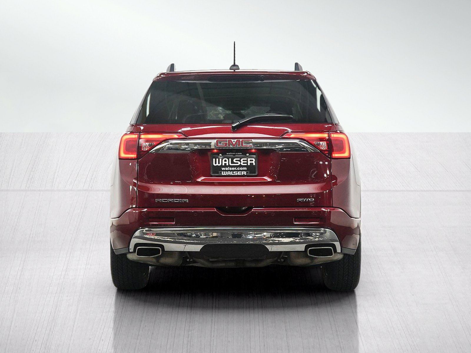Used 2017 GMC Acadia Denali w/ Technology Package AWD/4WD image 4