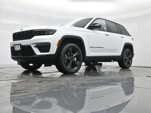 New 2025 Jeep Grand Cherokee Limited w/ Black Appearance Package image 50