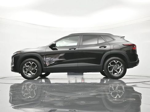 Certified 2025 Chevrolet Trax LT w/ LT Convenience Package FWD image 43