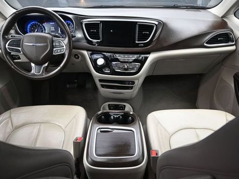 Used 2019 Chrysler Pacifica Touring-L Plus w/ Advanced Safetytec Group image 9