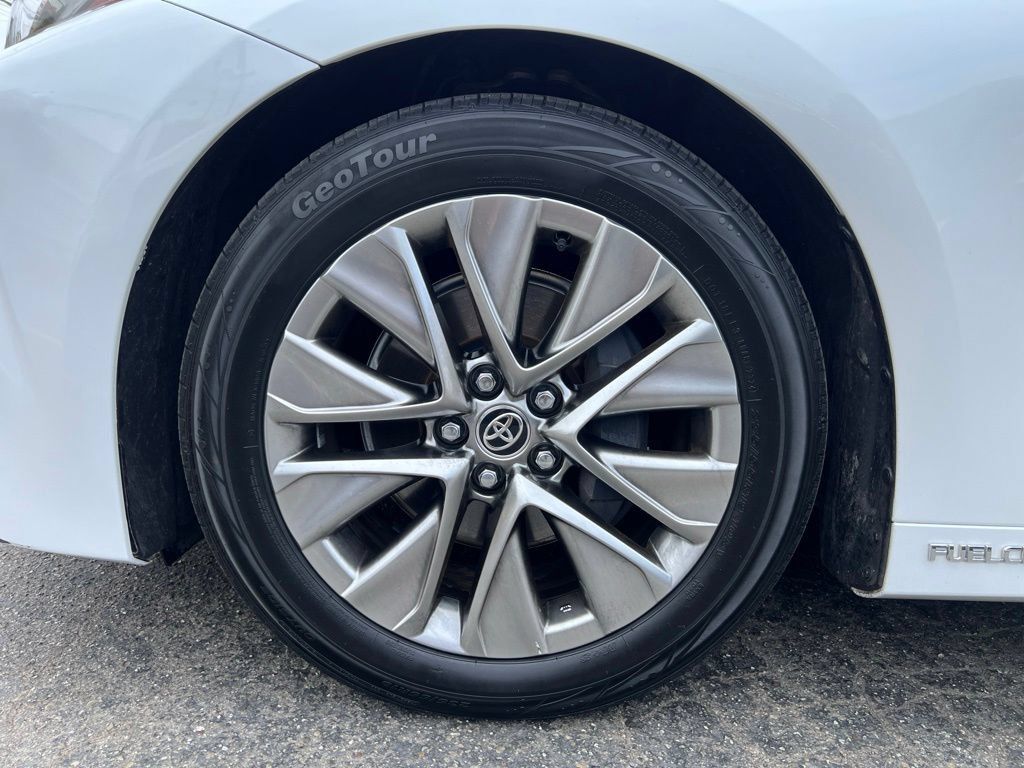 Certified 2022 Toyota Mirai w/ Advanced Technology Package RWD image 9