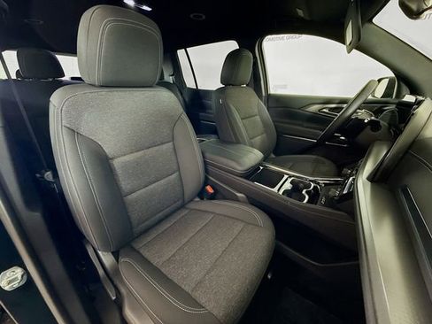 Used 2025 Chevrolet Traverse LT image 31