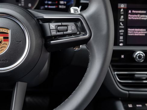 Certified 2026 Porsche Macan AWD/4WD image 16
