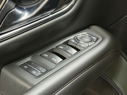 Used 2021 Chevrolet Tahoe High Country w/ Premium Package AWD/4WD image 23