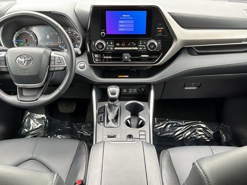 Certified 2025 Toyota Highlander XLE AWD/4WD image 35
