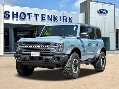 Used 2023 Ford Bronco Badlands w/ Sasquatch Package AWD/4WD image 3