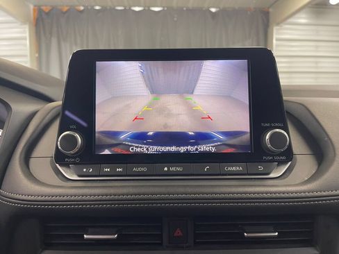 Used 2025 Nissan Rogue SV FWD image 12