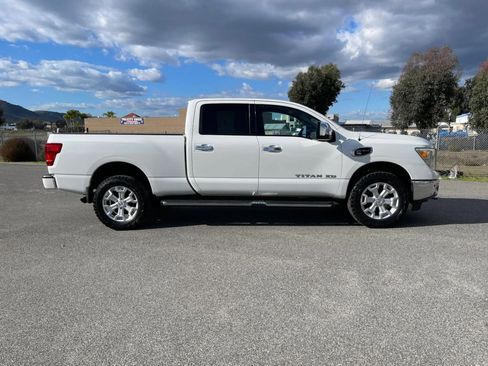 Used 2016 Nissan Titan SL image 4