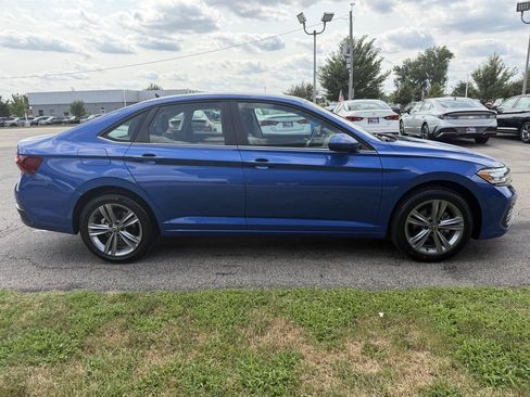 Used 2024 Volkswagen Jetta SE FWD image 6