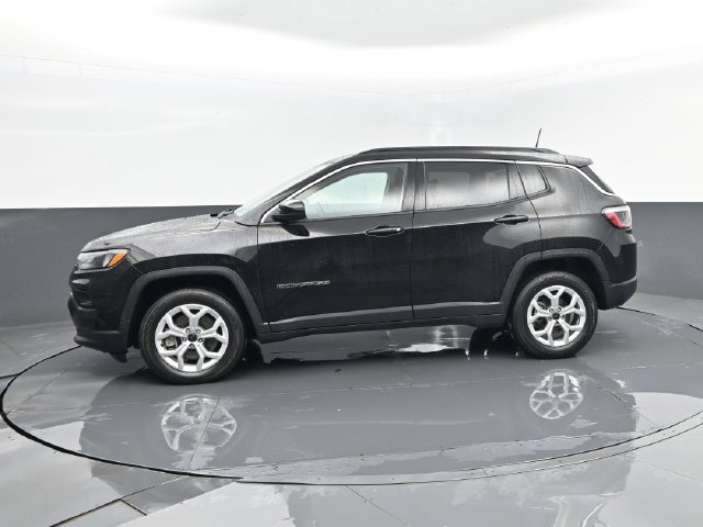 Used 2025 Jeep Compass Latitude AWD/4WD image 5