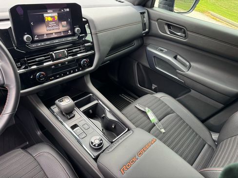 Used 2025 Nissan Pathfinder Rock Creek image 35