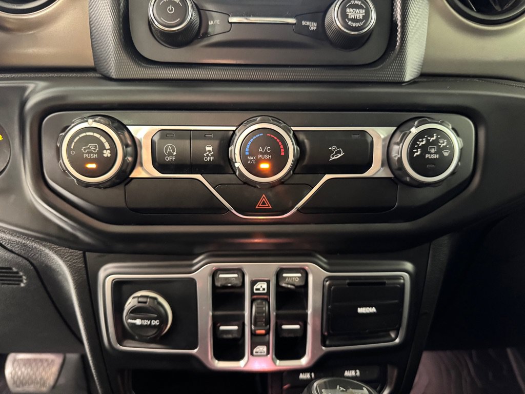 Used 2018 Jeep Wrangler Unlimited Sport S AWD/4WD image 16