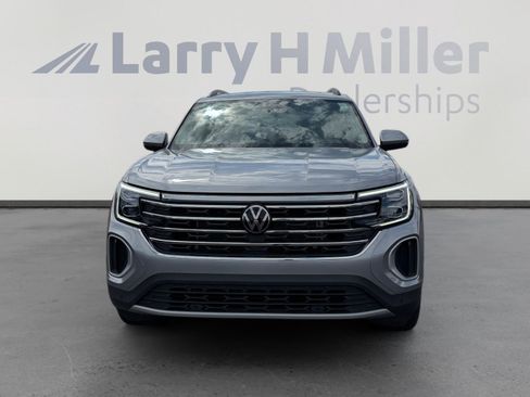 Used 2024 Volkswagen Atlas SE w/ Panoramic Sunroof Package image 8