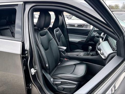 Used 2023 Jeep Compass Latitude image 27