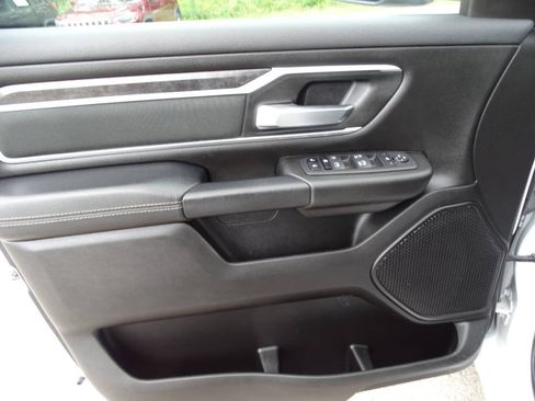 Used 2023 RAM 1500 4x4 Crew Cab Big Horn image 15