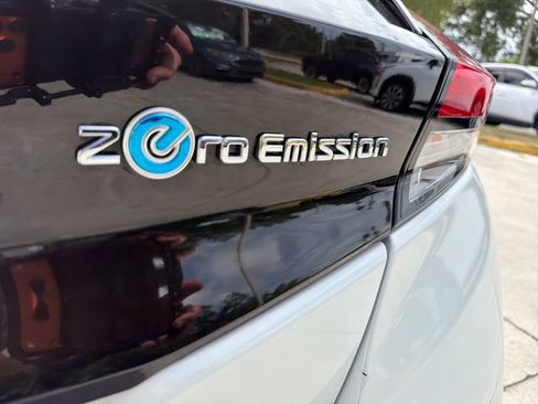 Used 2022 Nissan Leaf SV FWD image 12