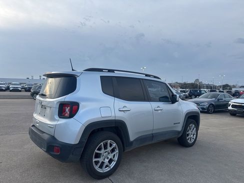 Used 2019 Jeep Renegade Latitude image 24