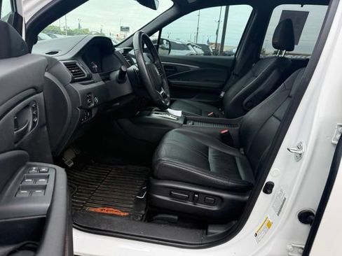Used 2023 Honda Passport TrailSport image 2