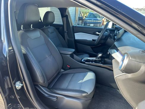 Used 2025 Chevrolet Trax LT image 34