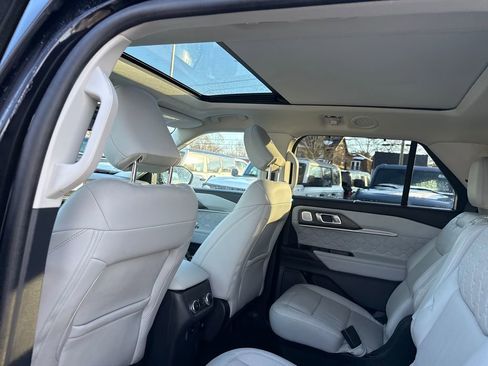 Used 2025 Ford Explorer Platinum w/ LUX Leather Package image 19