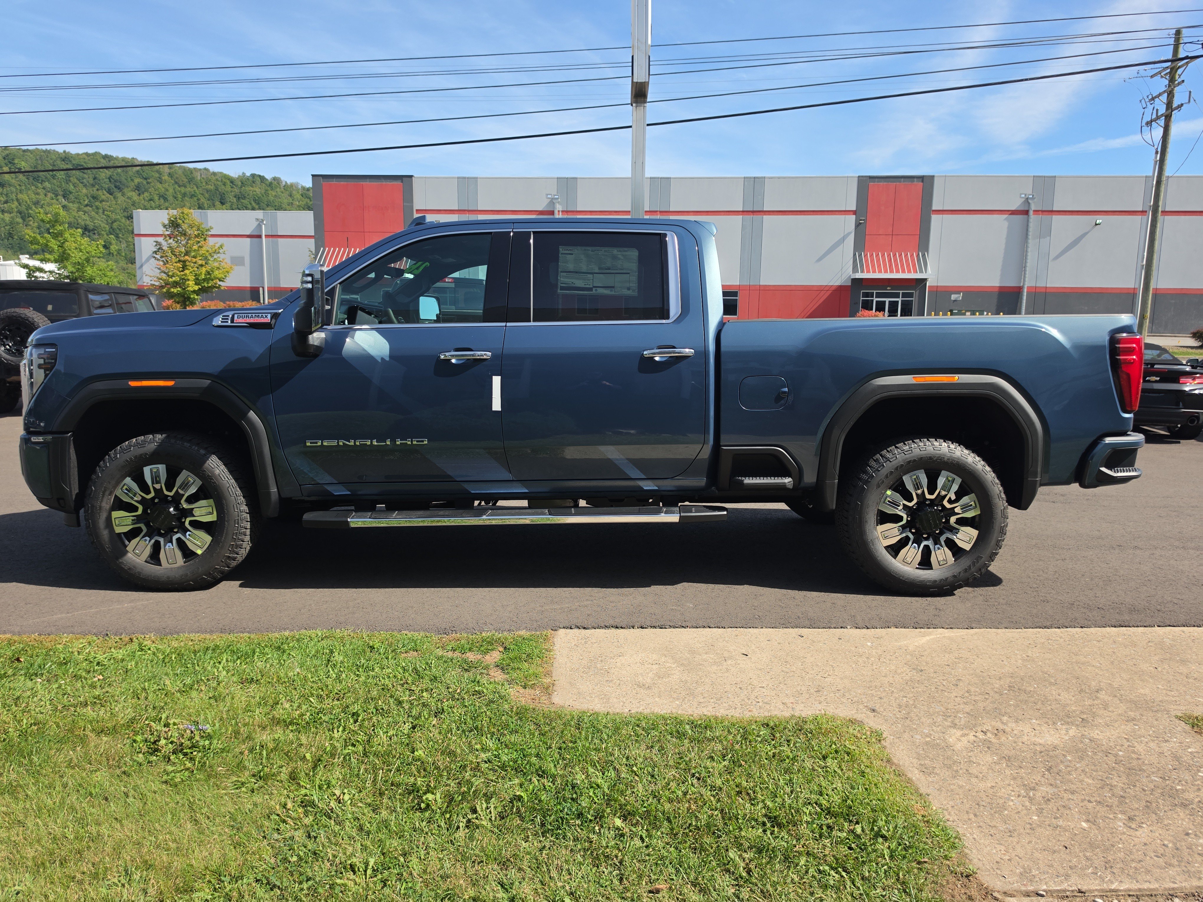 New 2026 GMC Sierra 3500 Denali w/ Denali Reserve Package AWD/4WD image 7
