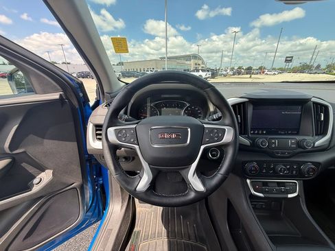Used 2024 GMC Terrain SLT w/ Tech Package FWD image 19