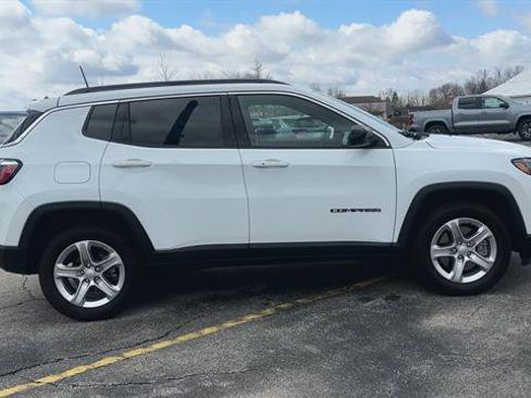 Used 2023 Jeep Compass Latitude w/ Convenience Group AWD/4WD image 9