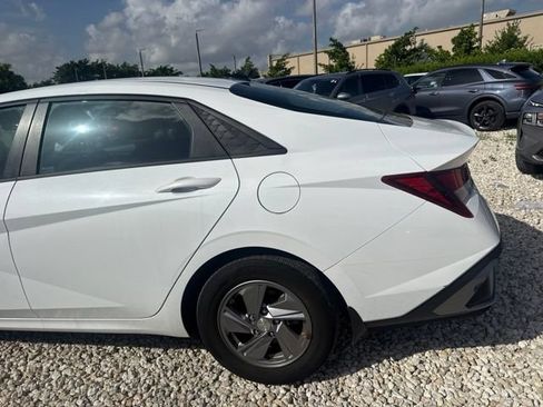 Certified 2024 Hyundai Elantra SE FWD image 9