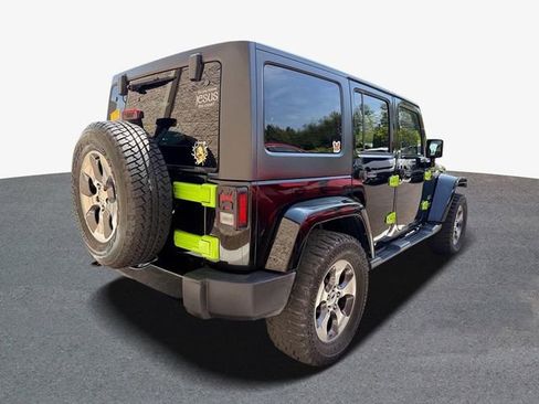 Used 2017 Jeep Wrangler Unlimited Sahara AWD/4WD image 3