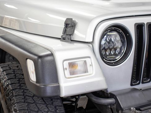Used 2005 Jeep Wrangler X w/ Tire & Wheel Group (Ecco) AWD/4WD image 11