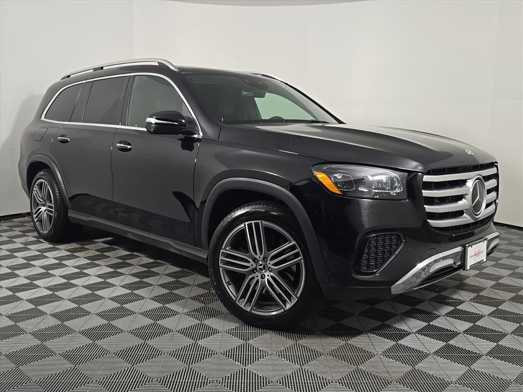 Used 2025 Mercedes-Benz GLS 450 4MATIC image 9
