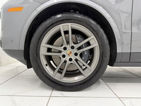 Certified 2025 Porsche Cayenne image 63