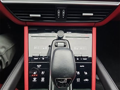 Used 2022 Porsche Cayenne image 28