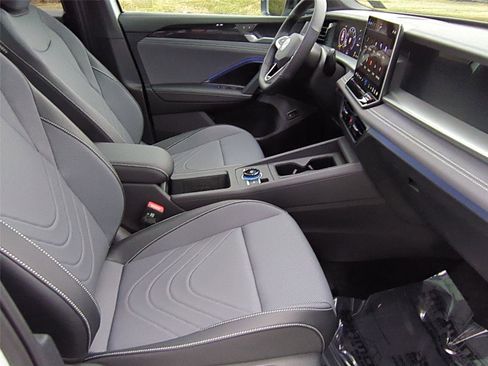 New 2026 Volkswagen Tiguan SE R-Line AWD/4WD image 20