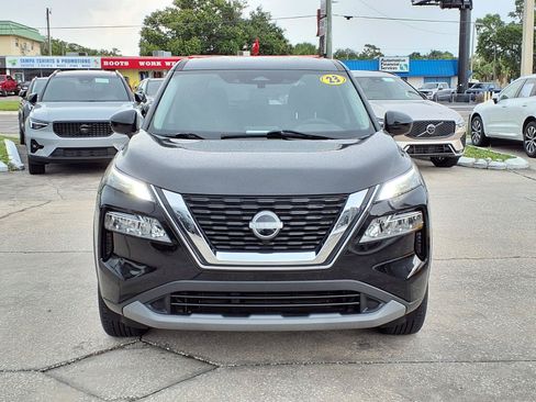 Used 2023 Nissan Rogue SV FWD image 2