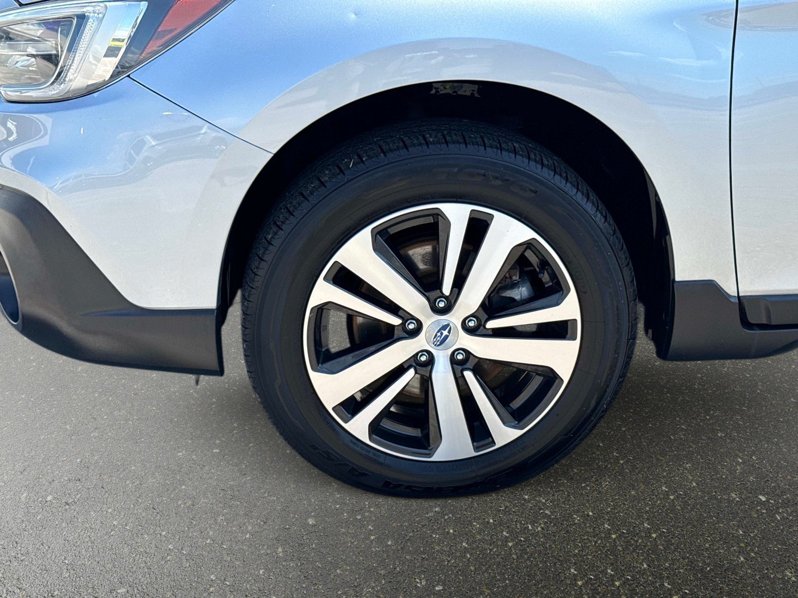 Used 2019 Subaru Outback 2.5i Limited AWD/4WD image 12