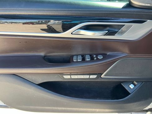 Used 2016 BMW 750i RWD image 13