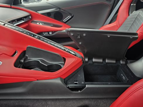Used 2024 Chevrolet Corvette Stingray Premium Conv w/ Z51 Performance Package RWD image 28
