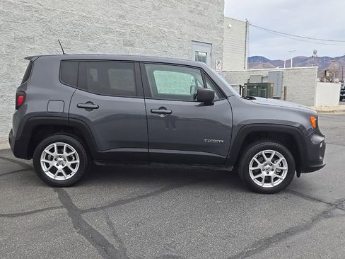Used 2023 Jeep Renegade Latitude image 2