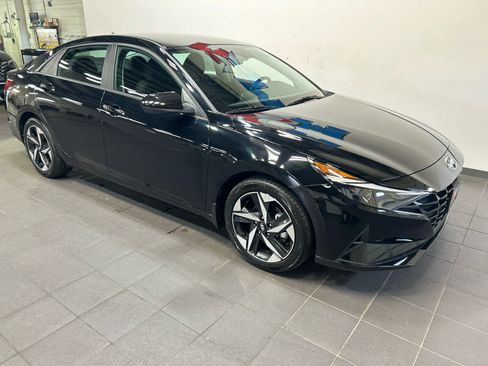 Used 2023 Hyundai Elantra SEL w/ Convenience Package FWD image 2