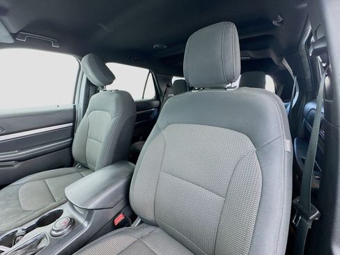 Used 2018 Ford Explorer XLT w/ Equipment Group 201A AWD/4WD image 13