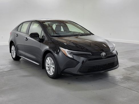 New 2026 Toyota Corolla LE FWD image 2